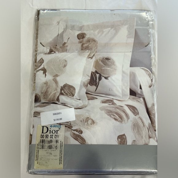 CHRISTIAN DIOR**Flat Sheet***106x110”***Percale Rose $150**100% Cotton - Picture 4 of 5